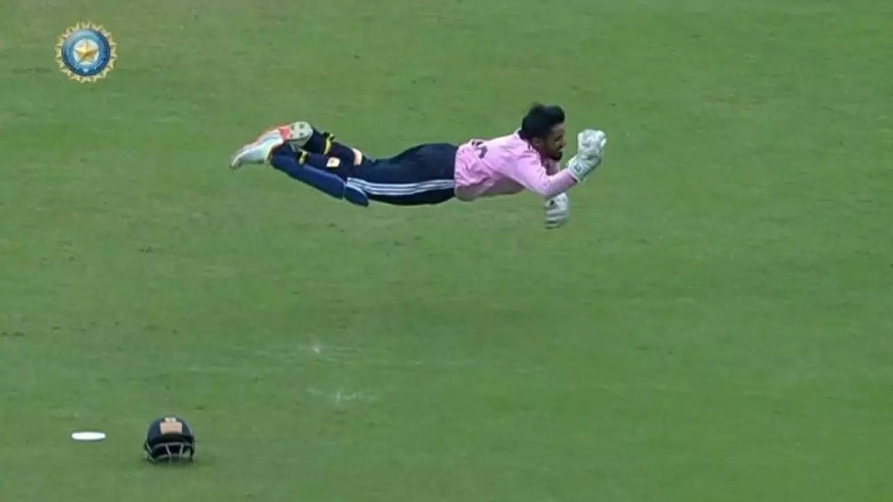 Prabhsimran Singh grabs stunning catch in Deodhar Trophy