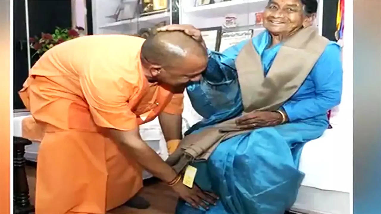 cm yogi mother