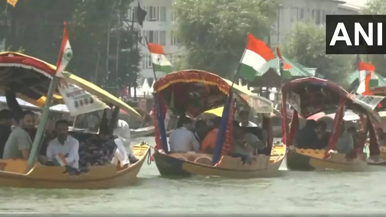 Tiranga Shikara Rally, Tiranga Rally in Dal Lake, Amrit Mahotsav