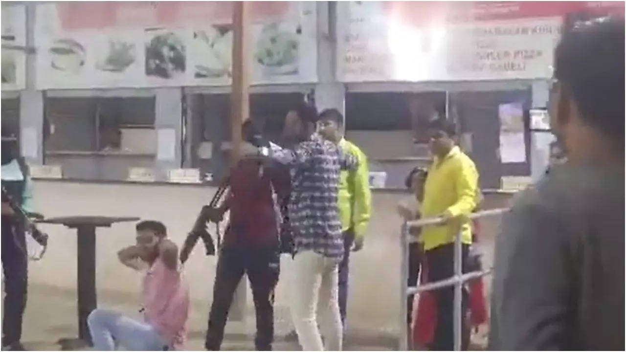 Man slaps armed Terrorist