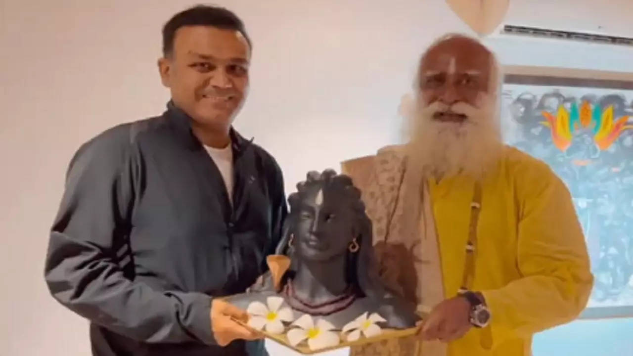 Virender Sehwag With Sadguru