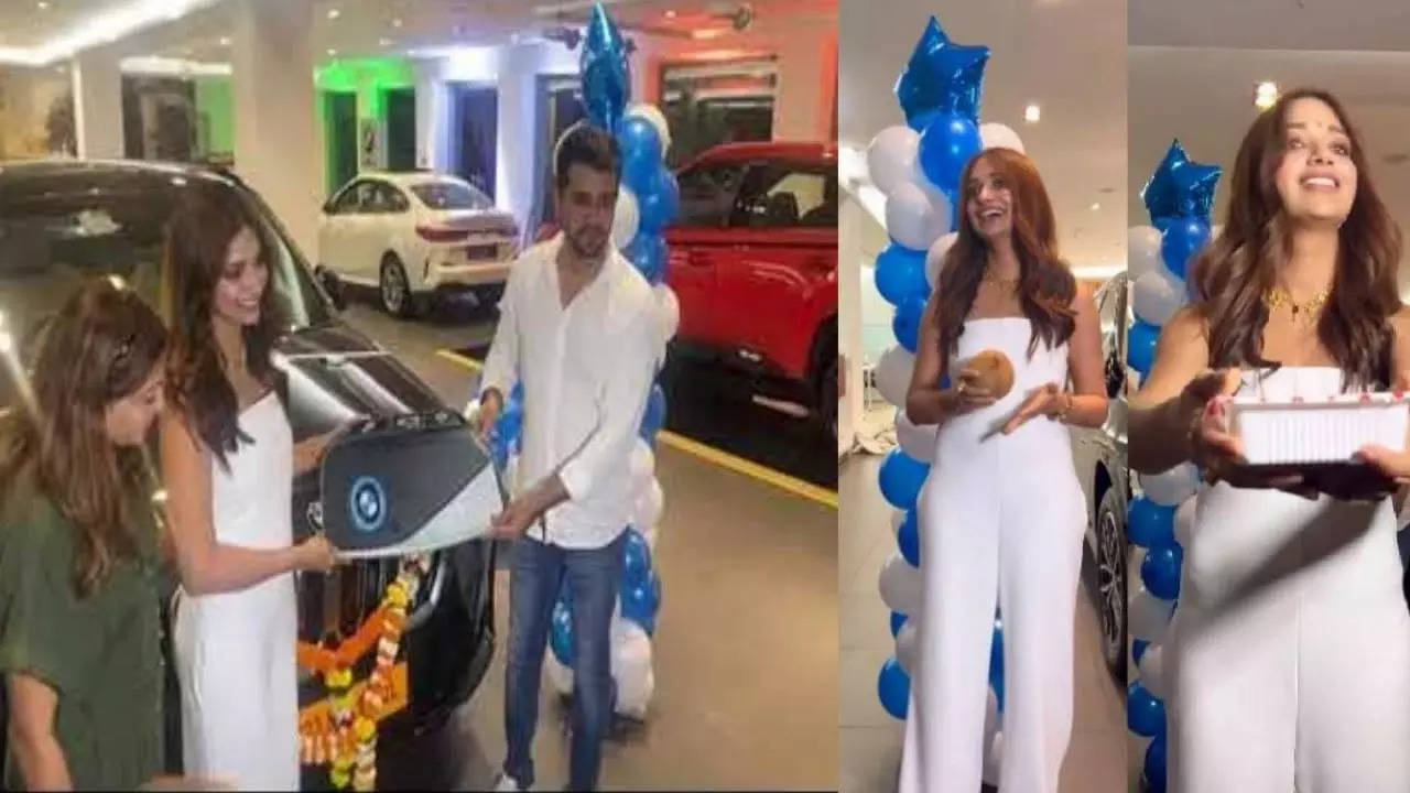 Jiya Shankar Buy New Car