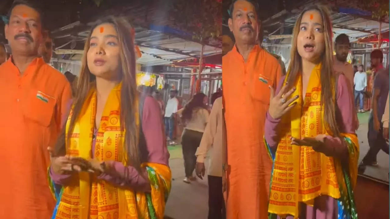 Manisha Rani at Siddhivinayak Temple