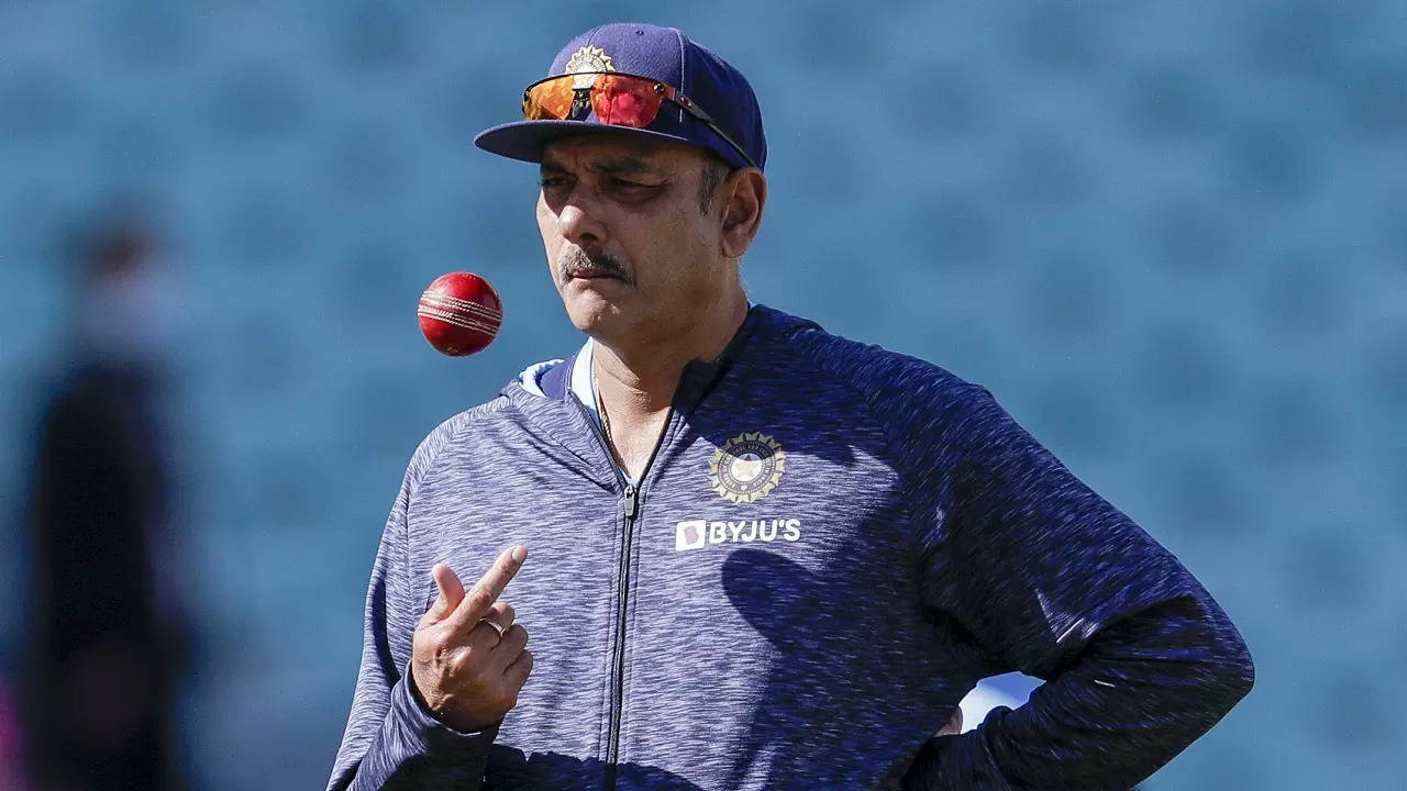 Ravi Shastri gives idea of three left arm batsman in Team India