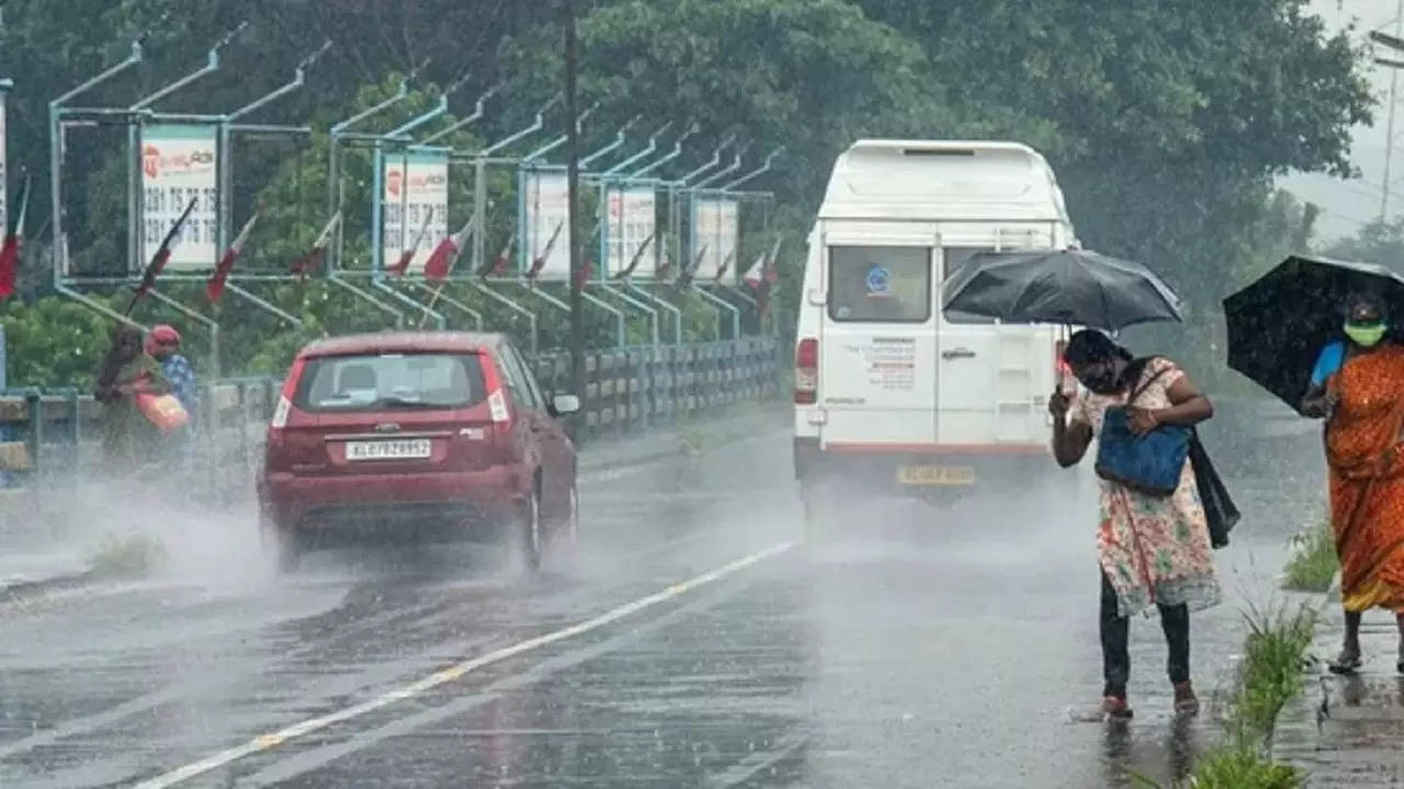 Aaj Ka Mausam: बिहार-हिमाचल प्रदेश और उत्तराखंड में भारी बारिश की संभावना, यूपी में छिटपुट तो दिल्ली में खिली रहेगी धूप, जानिए मौसम का हाल