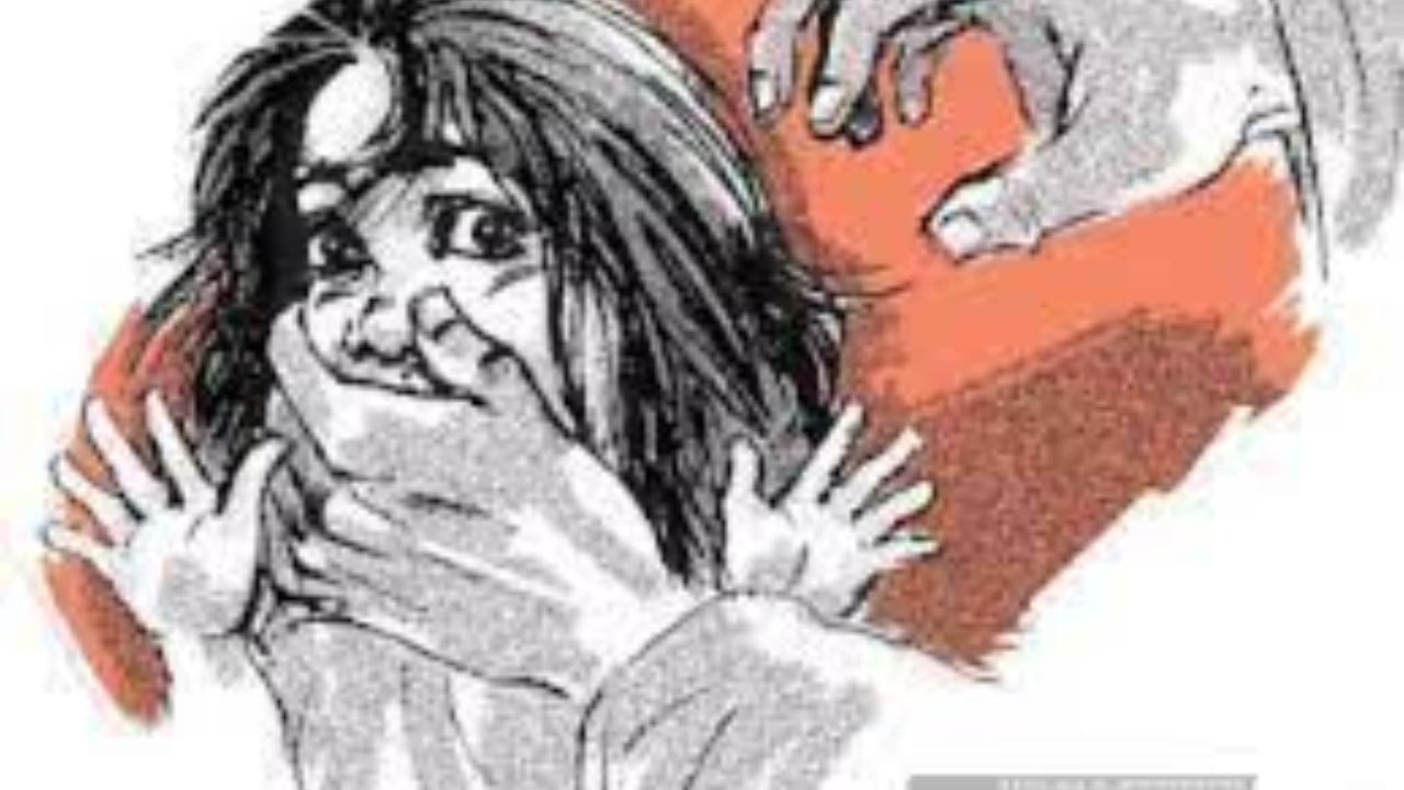 A 10 Years Girl Raped By Her Neighbour (प्रतीकात्मक चित्रण)