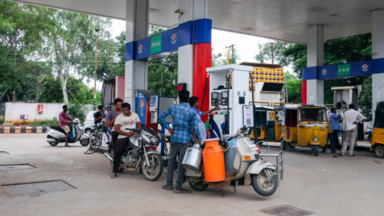 Government May Cut Petrol Diesel Rates By rs 3 to 5 per litre After LPG