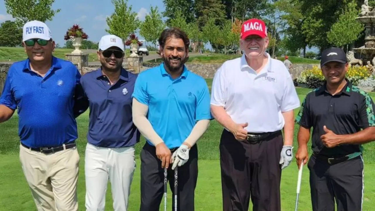 ms dhoni with donald trump