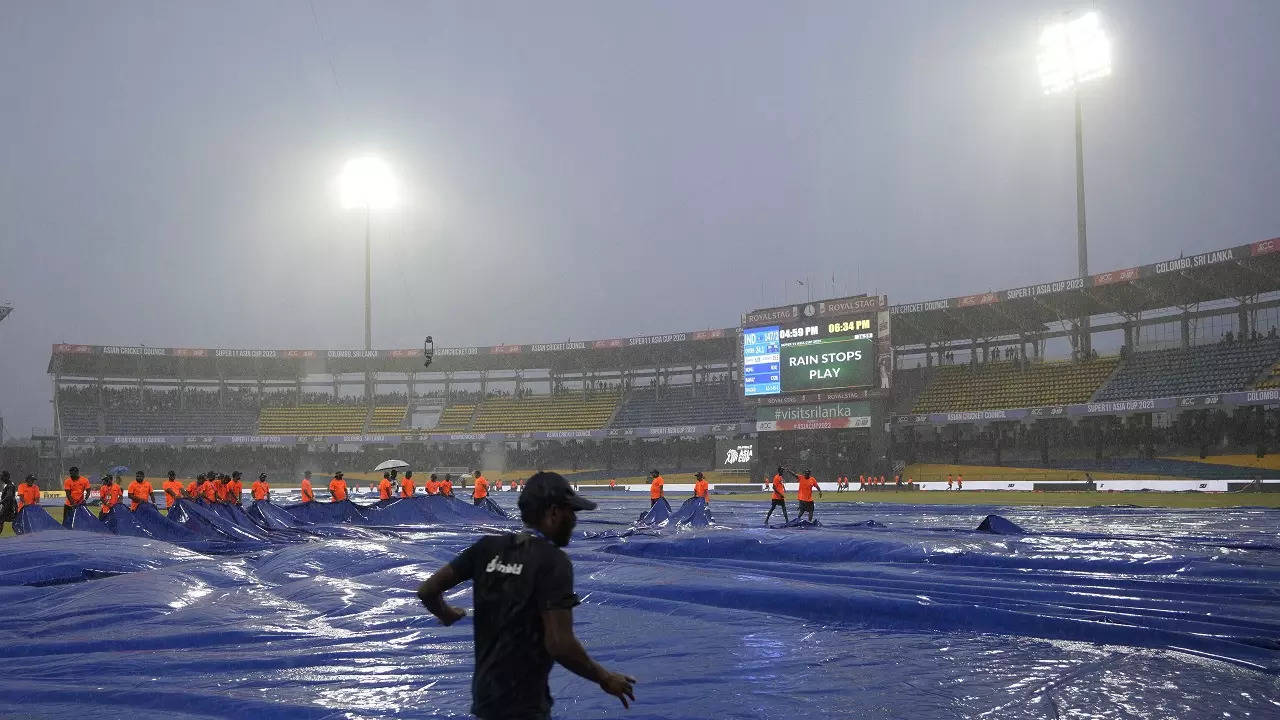 IND vs PAK Match delayed by Rain