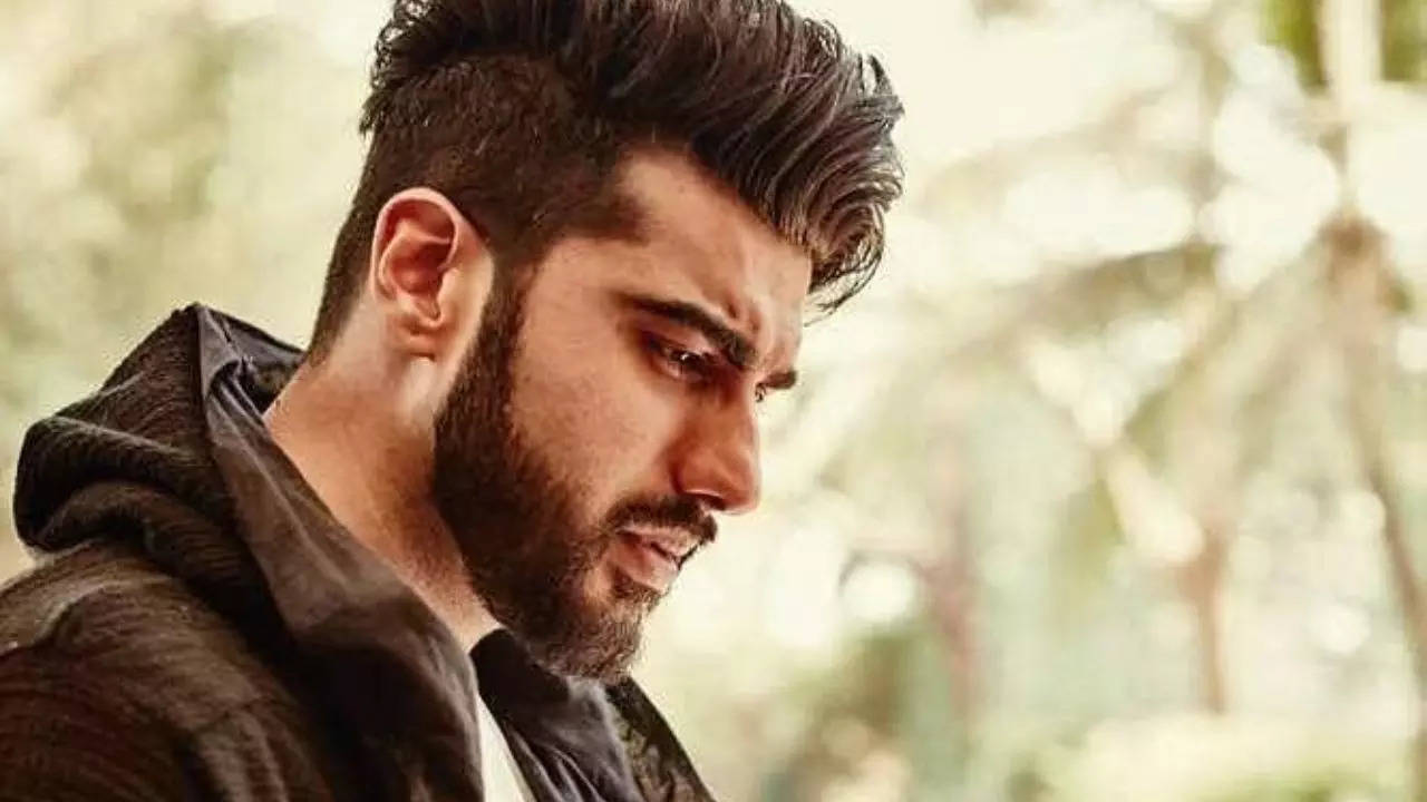 Cap Off! Arjun Kapoor finally unveils his 'Panipat' look which he has been  hiding for 9 months