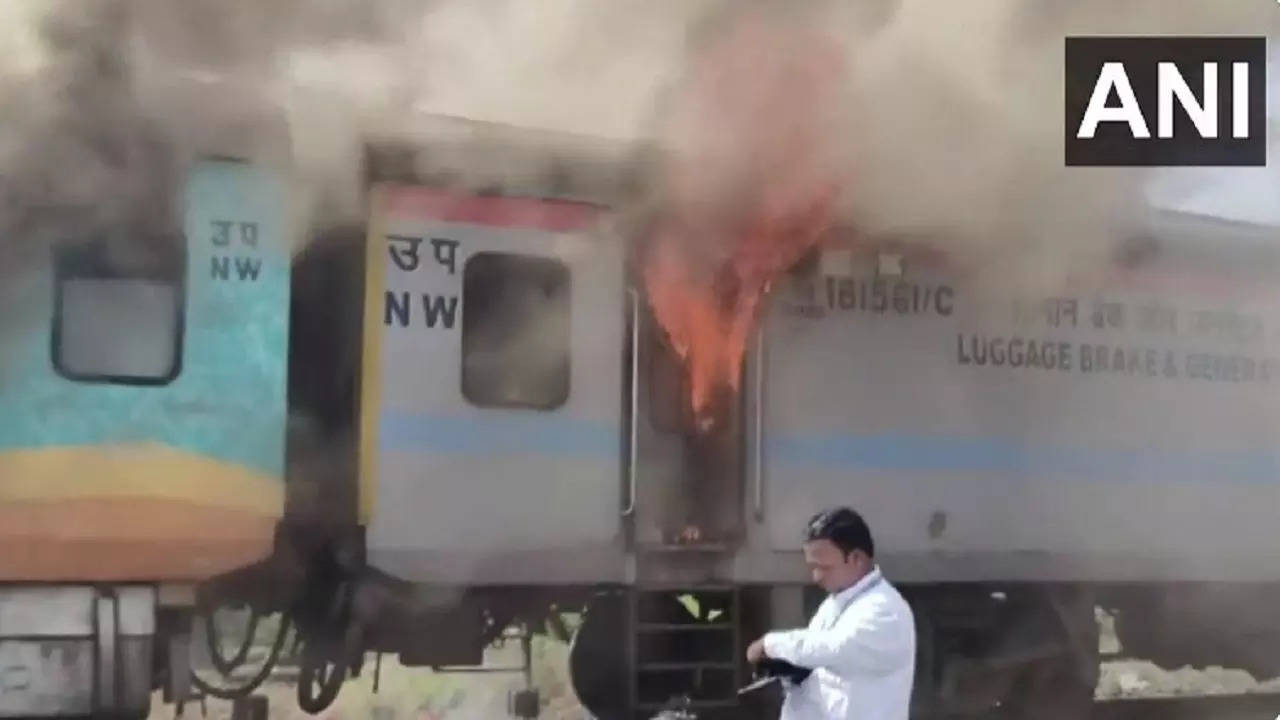 humsafar train fire today