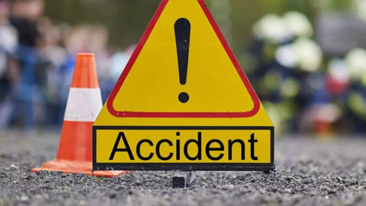 Rajasthan Road Accident: अंबाजी से दर्शन कर लौट रहे थे श्रद्धालु, बस पलटी, 20 घायल 3 की हालत गंभीर