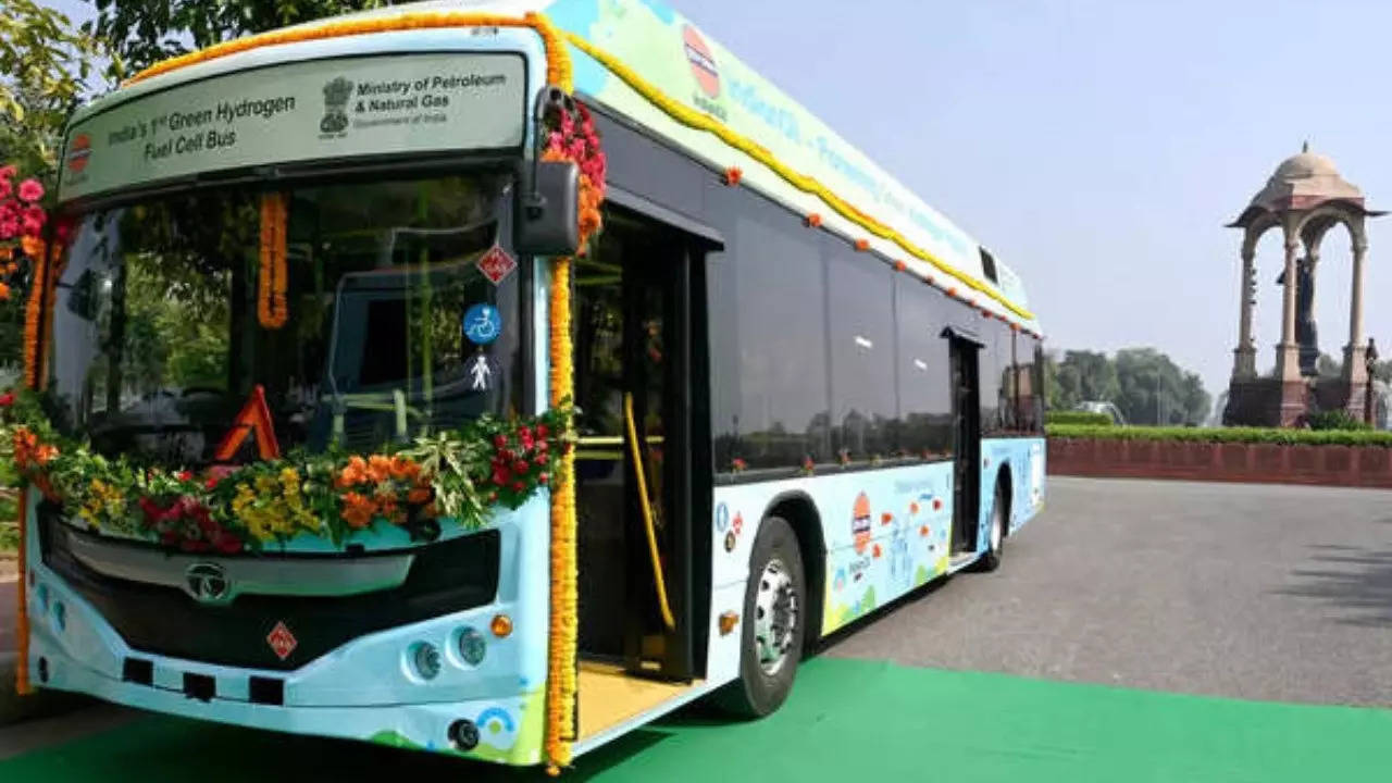 First Ever Green Hydrogen Fuel Bus In India Starts Running By Indian ...