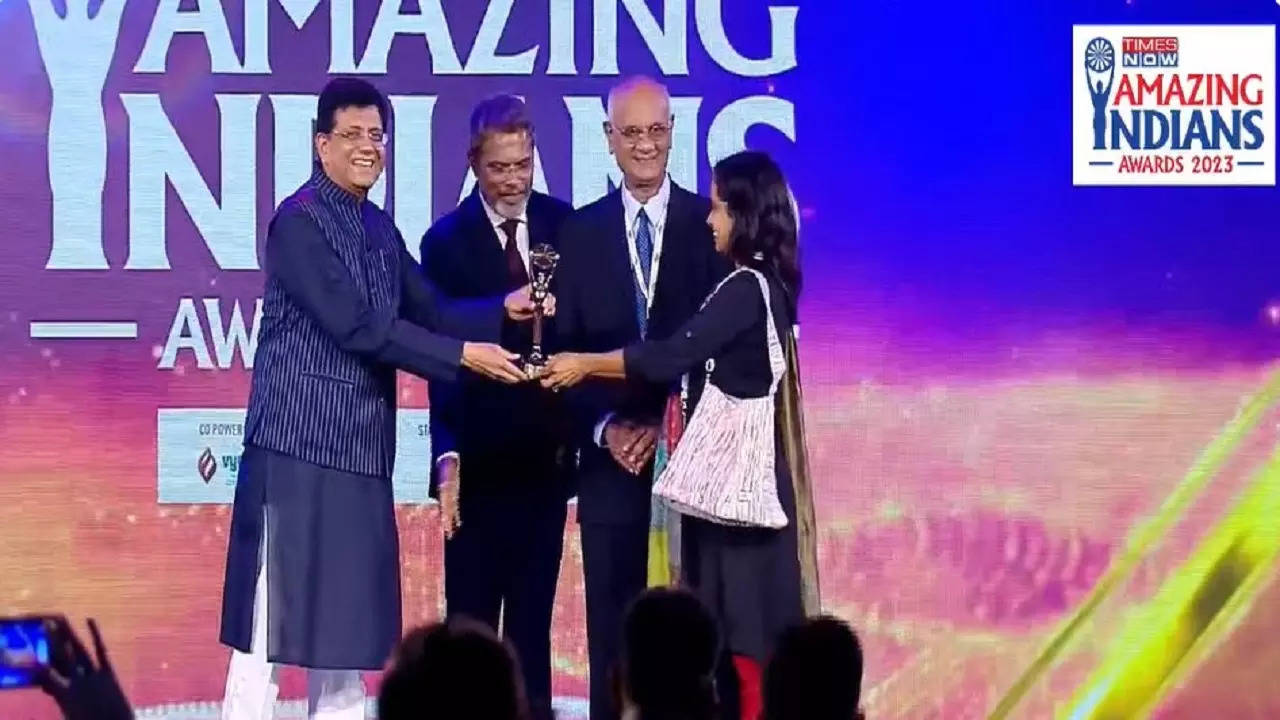 Amazing Indians Awards 2023: कहानी अमिता देशपांडे की, जिन्होंने प्लास्टिक कचरे को हथियार बना युवाओं-महिलाओं को दिया रोजगार