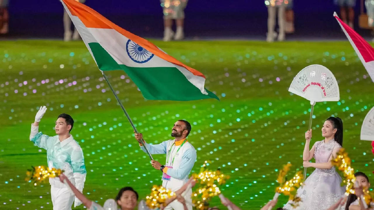 Asian Games 2023 Closing Ceremony, PR Sreejesh Indian flag bearer