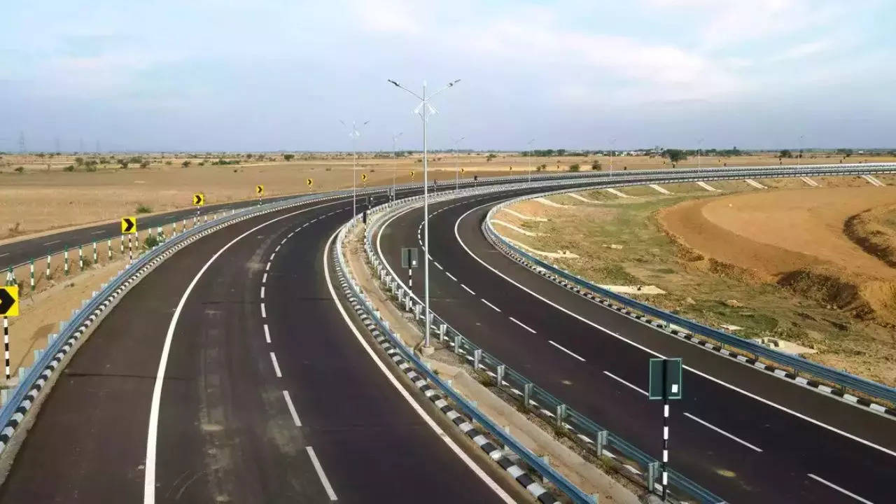 Delhi-Mumbai Expressway, violation of driving norms,