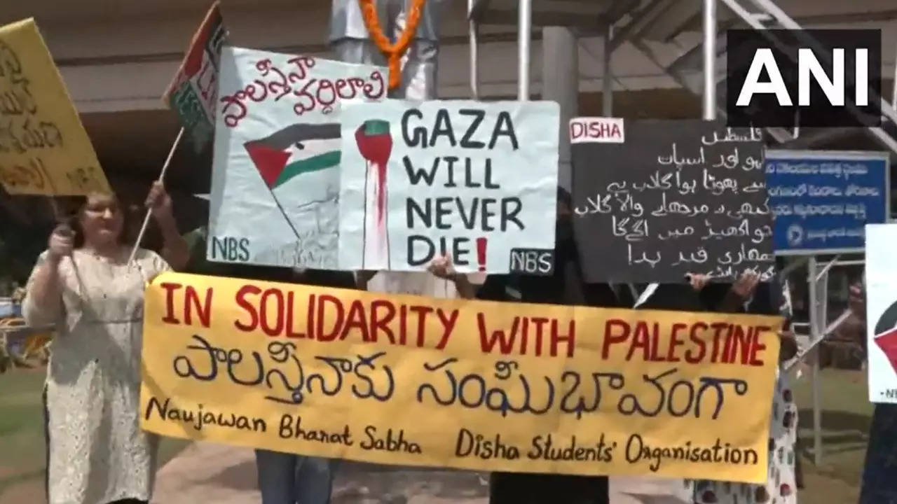 Hyderabad Girls stage a protest in support of Palestine