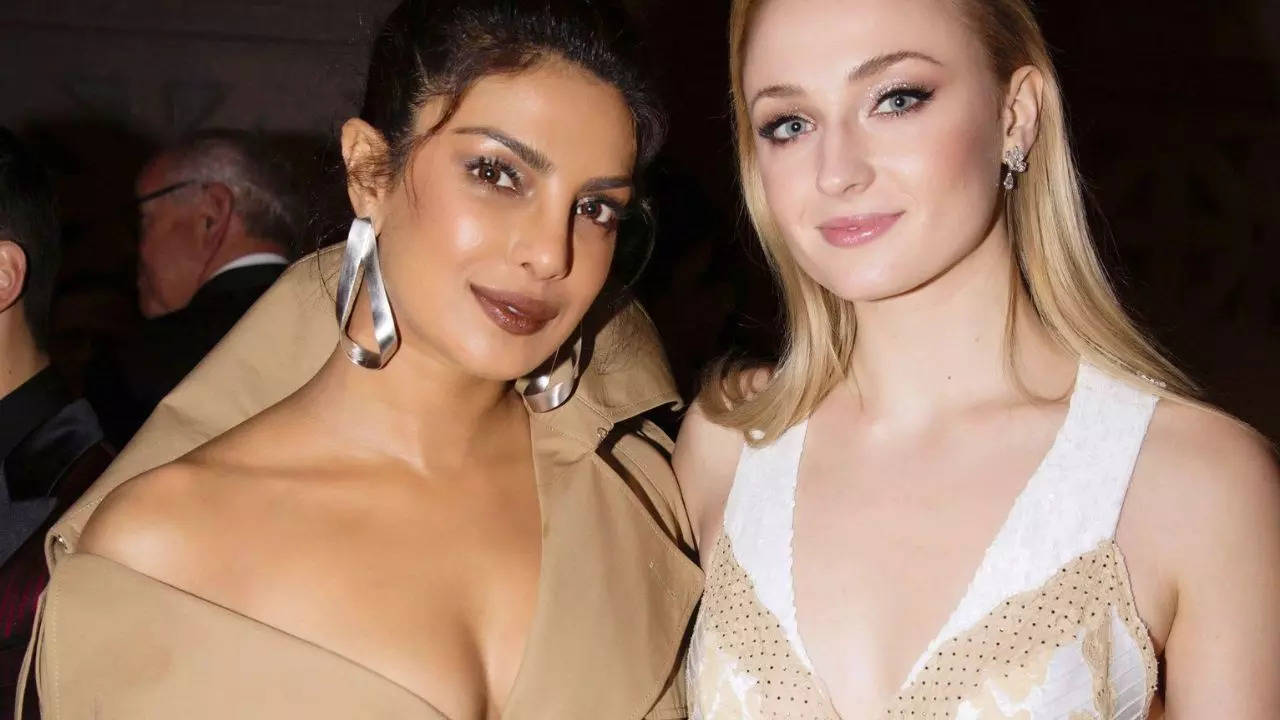 Priyanka Chopra and Sophie Turner Unfollowed Each Other On Social Media