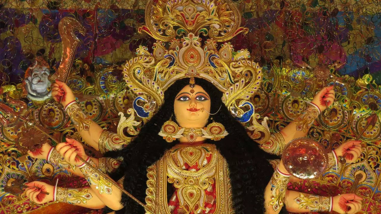 Navratri Aarti, Maa Shailputri Aarti: जगजननी जय जय आरती...नवरात्रि पूजा में जरूर शामिल करें ये आरती