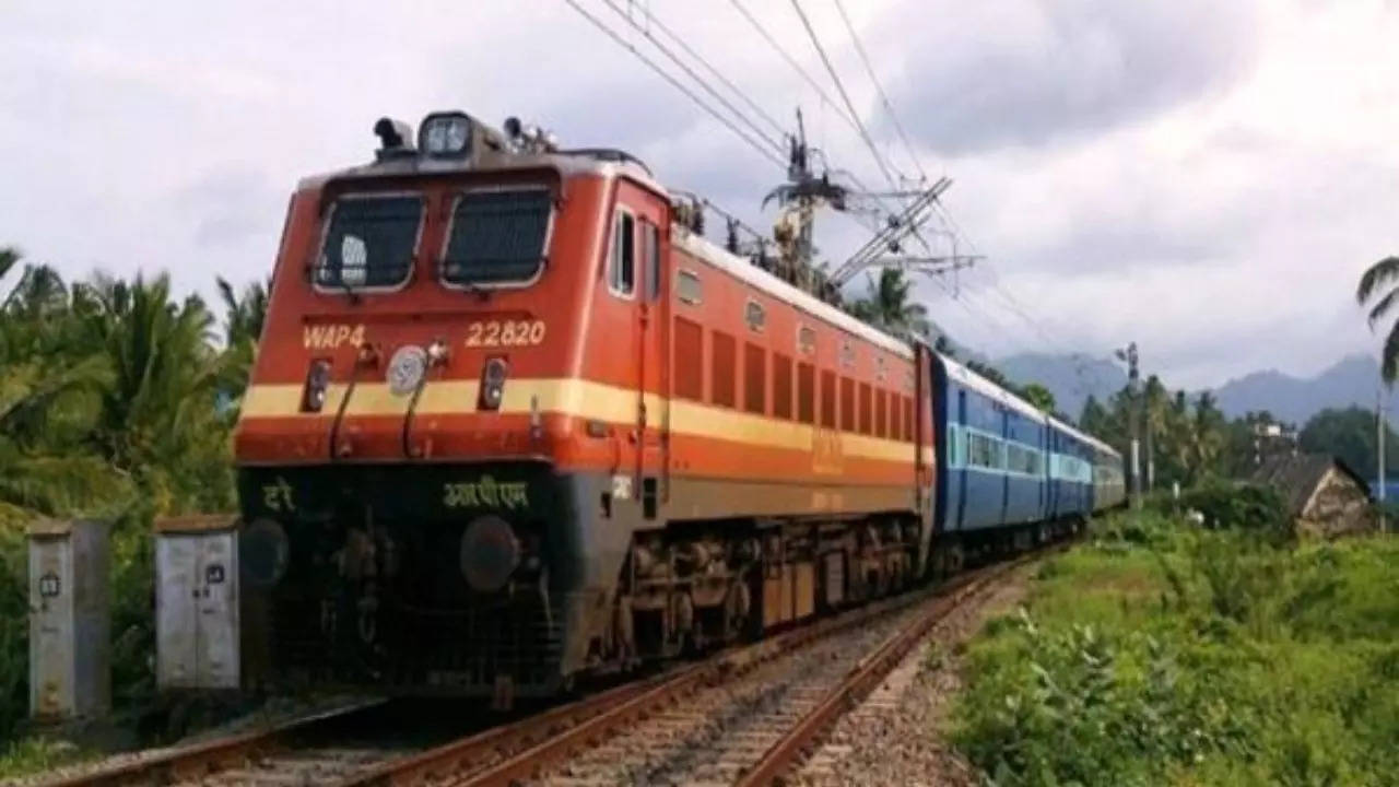 Husband Wife Jumping In Front of train