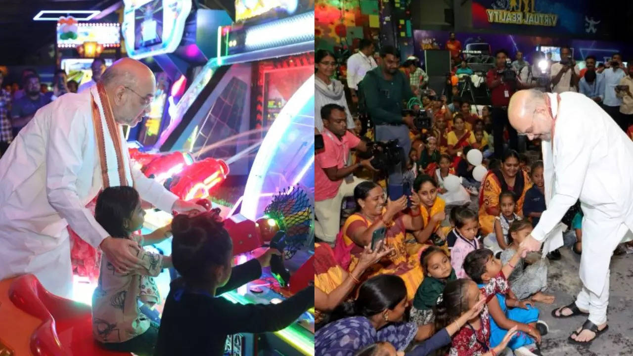 Amit Shah in Gandhinagar with Anganwadi Children