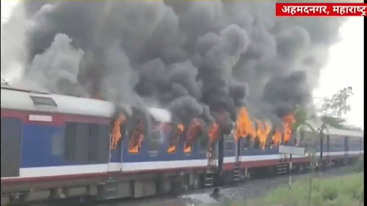 Train fire-maharashtra