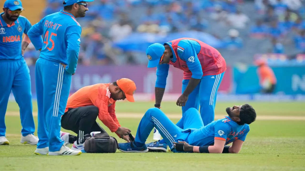 Hardik Pandya injured