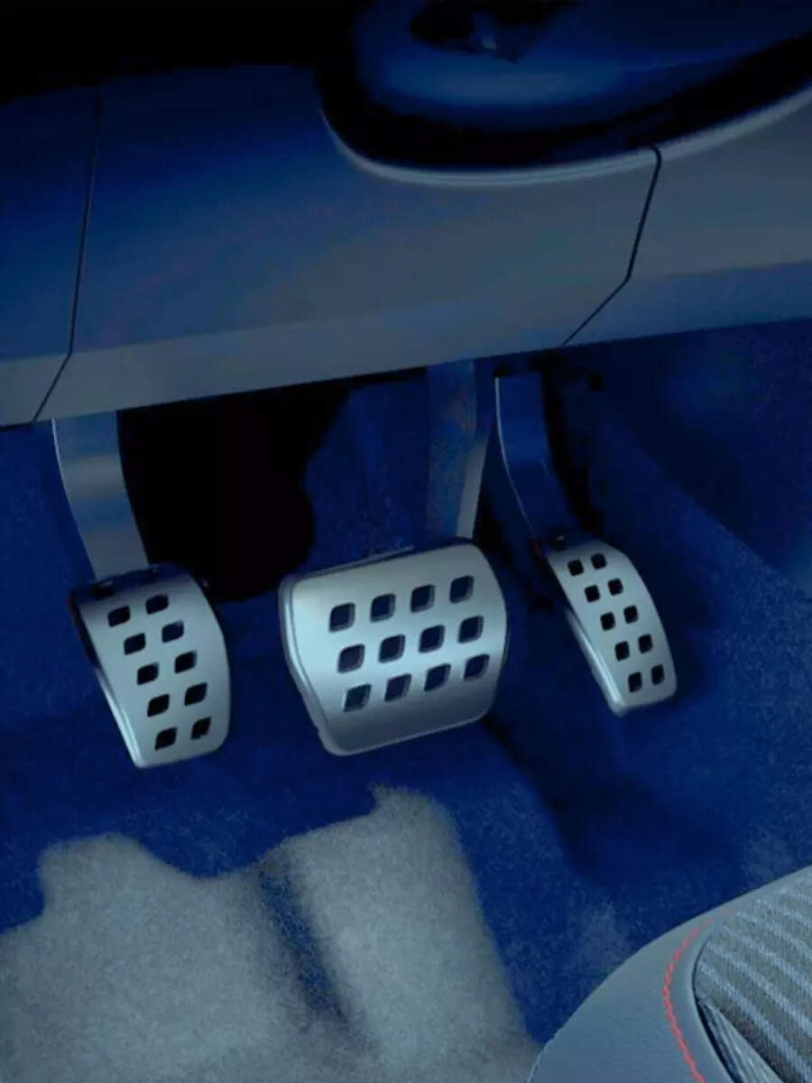 How To Use Clutch And Break Properly Times Now Navbharat