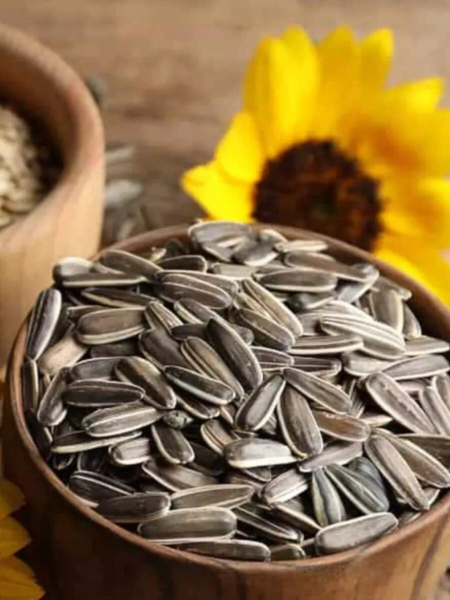 सूर्यफुलाच्या बिया खाण्याचे आरोग्यासाठी 8 फायदे Health tips 7