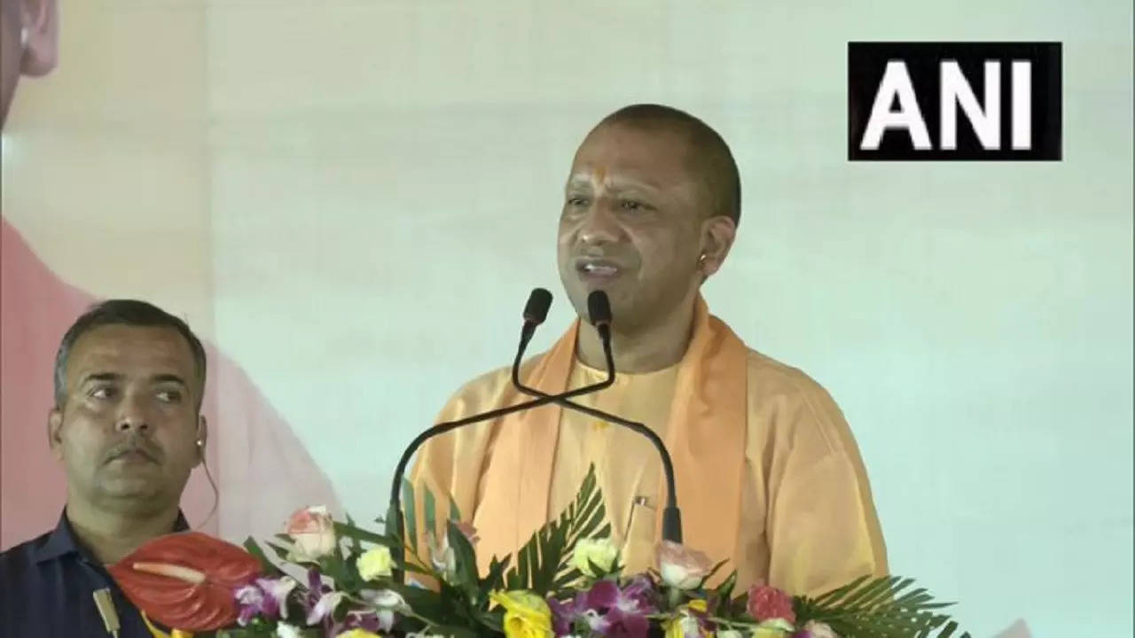 ​CM Yogi Adityanath, Yogi Adityanath News, Gorakhpur News, CM Yogi Addressed Teachers in UP, UP Latest News, UP News