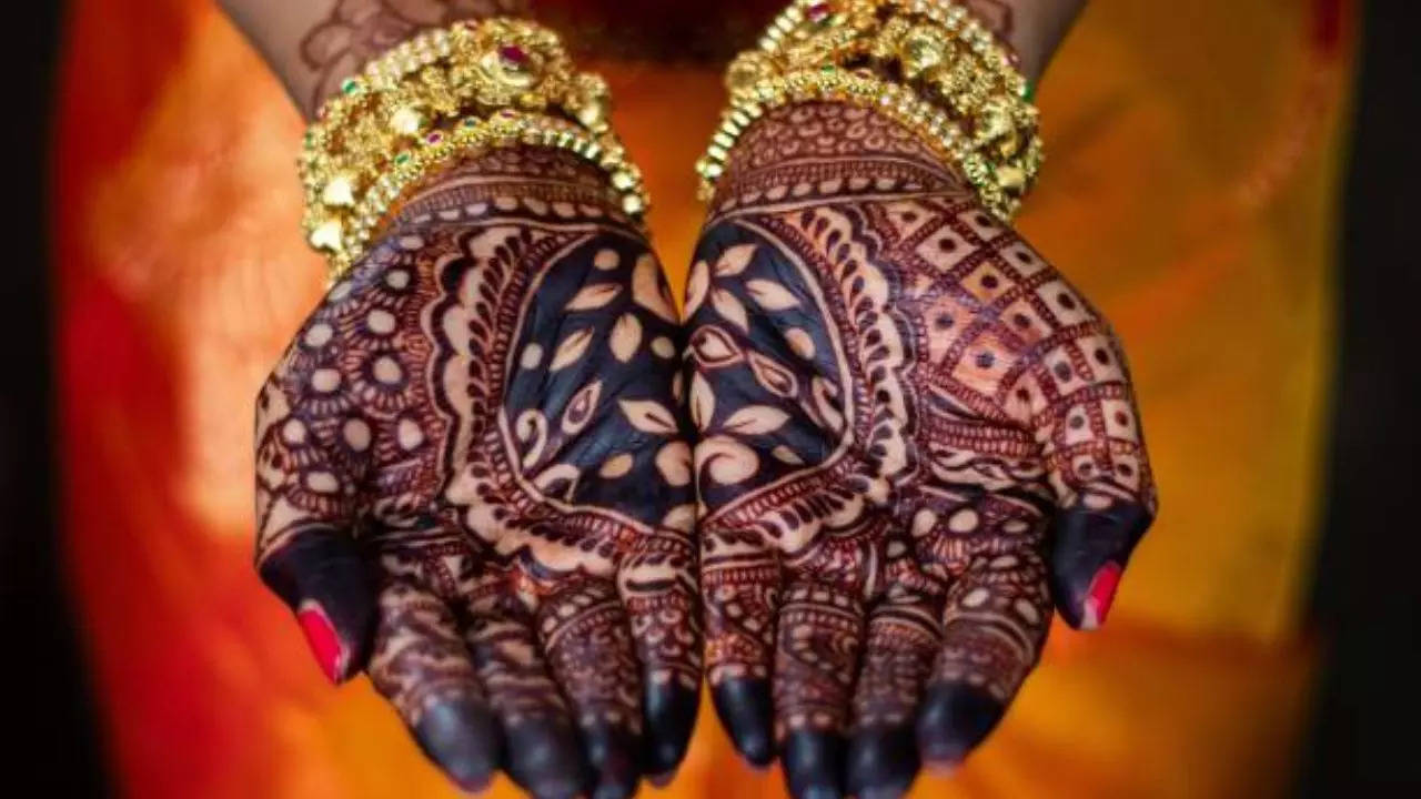 Dark Mehndi Tips