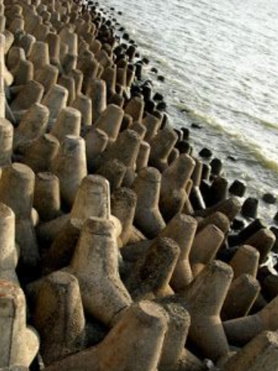 mumbai marine drive shore stones use and information मुंबईतील मरीन