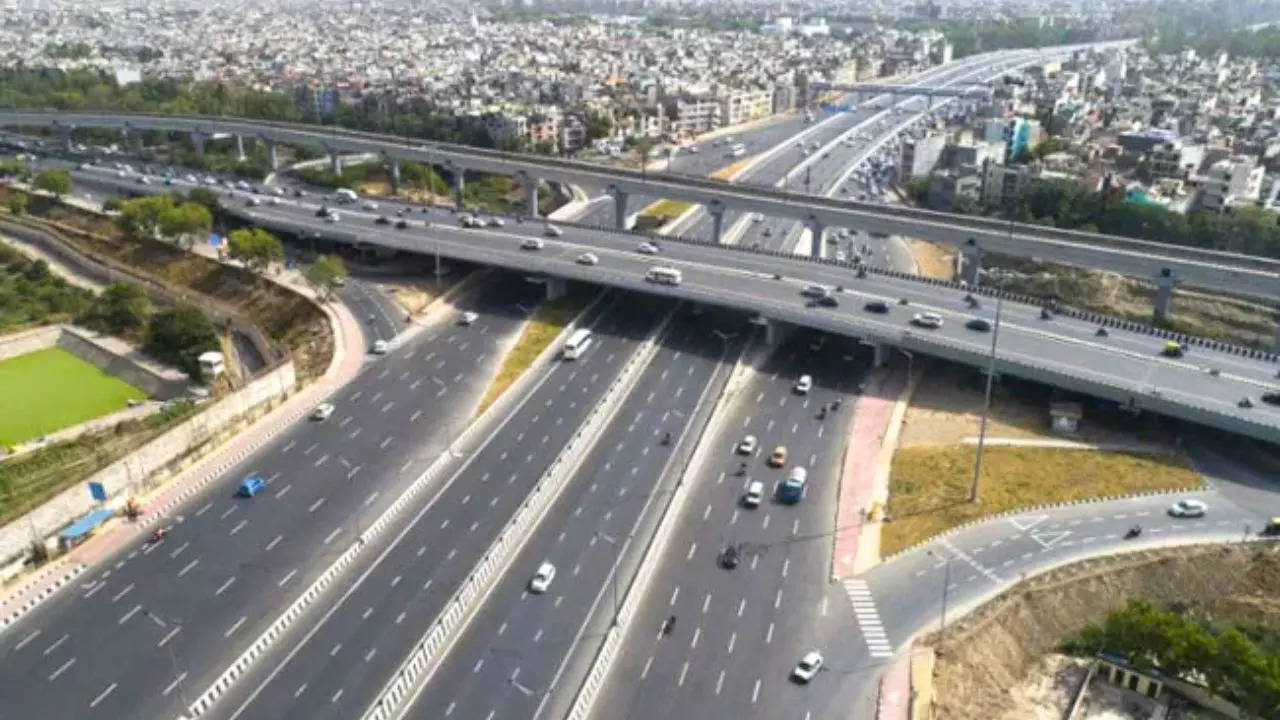 Elevated Road Between Noida and Greater Noida