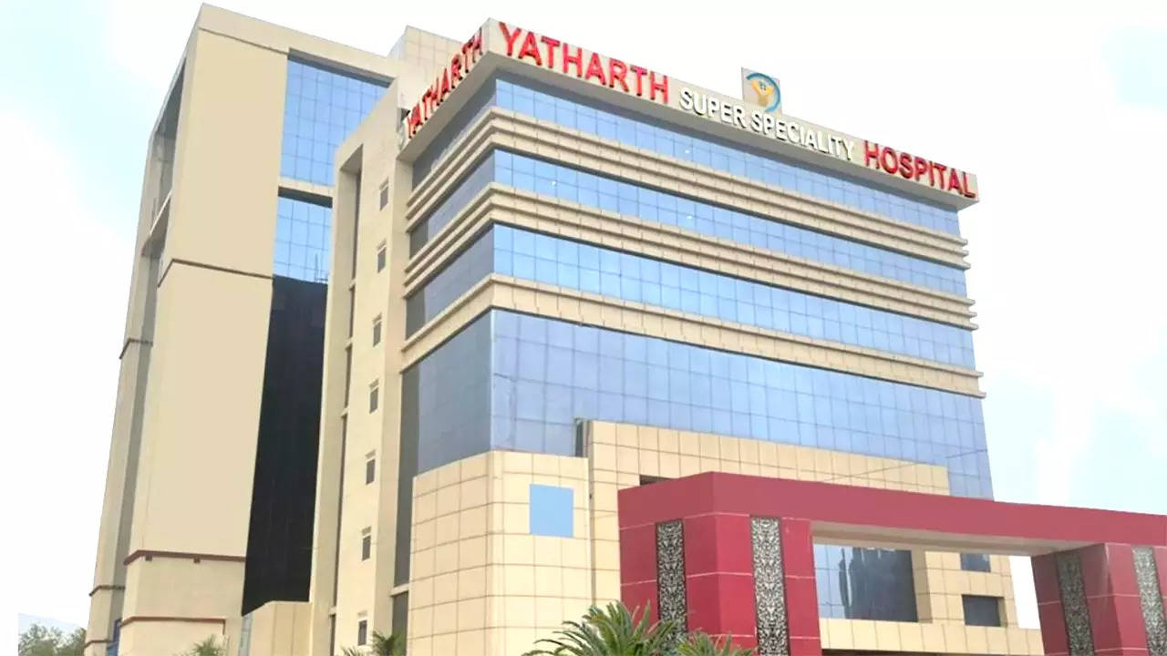 Noida Yatharth Hospital Lift Incident