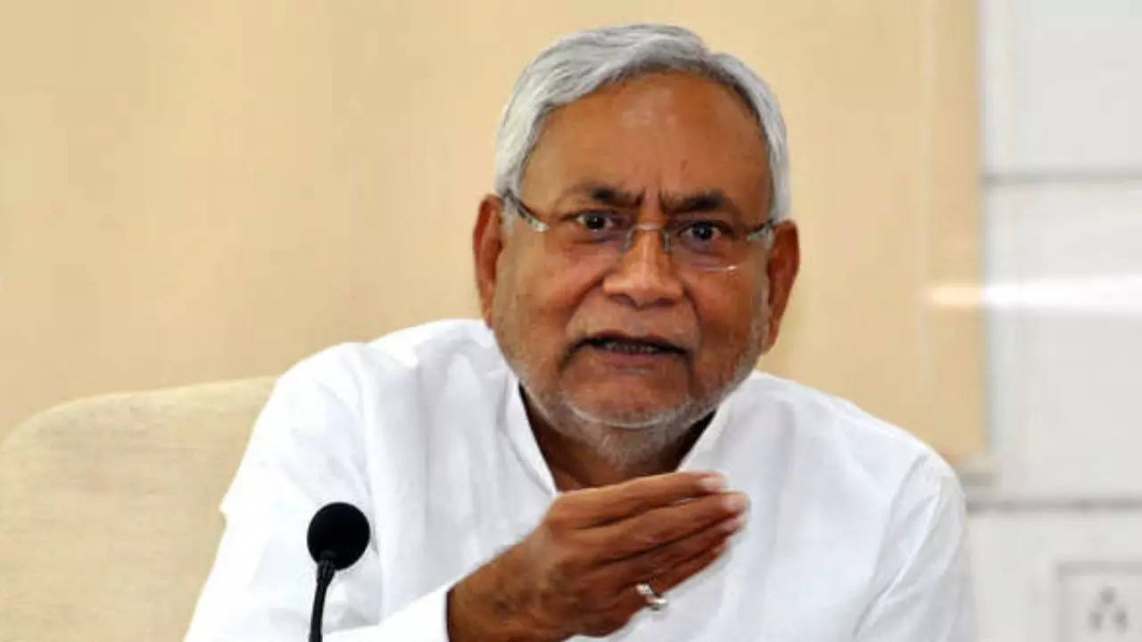 Derogatory words against women, Nitish Kumar