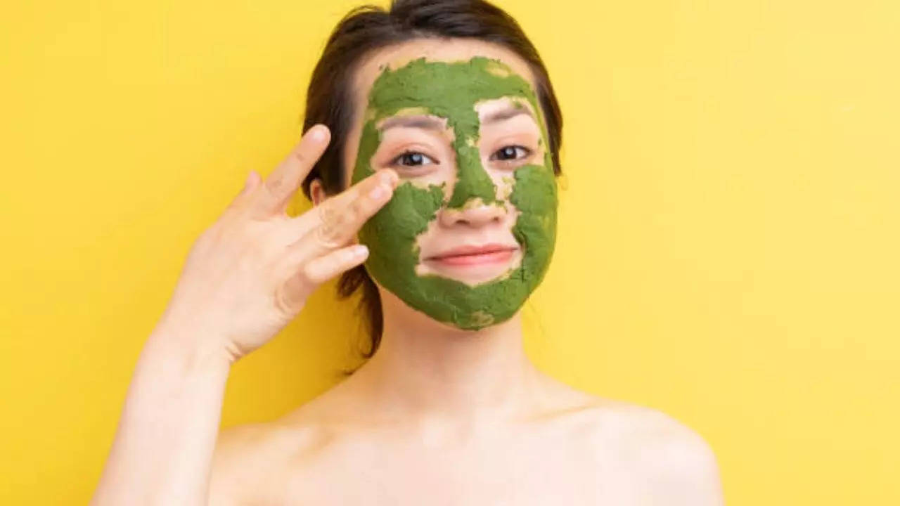 Curry Leaves Face Mask