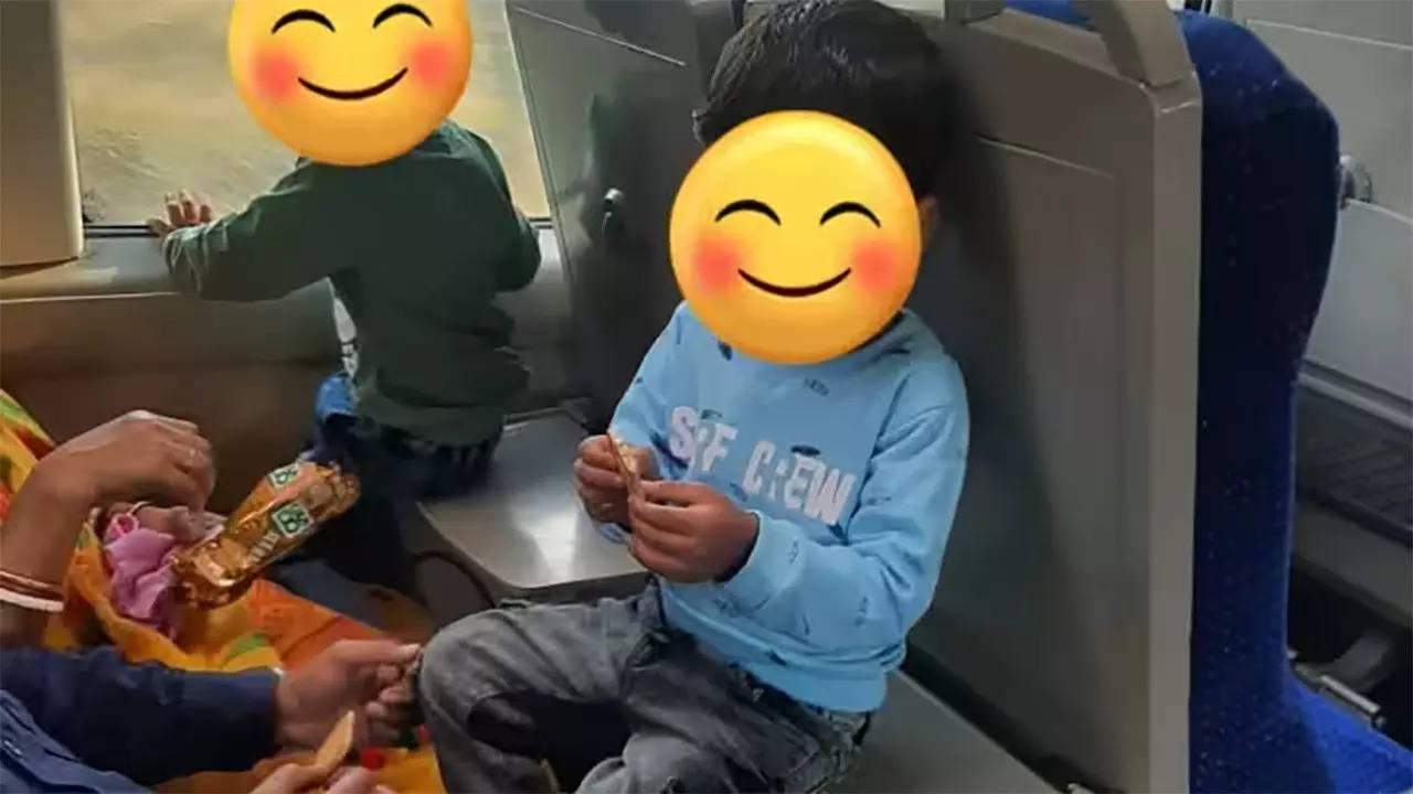 Snack Trays in Vande Bharat Train