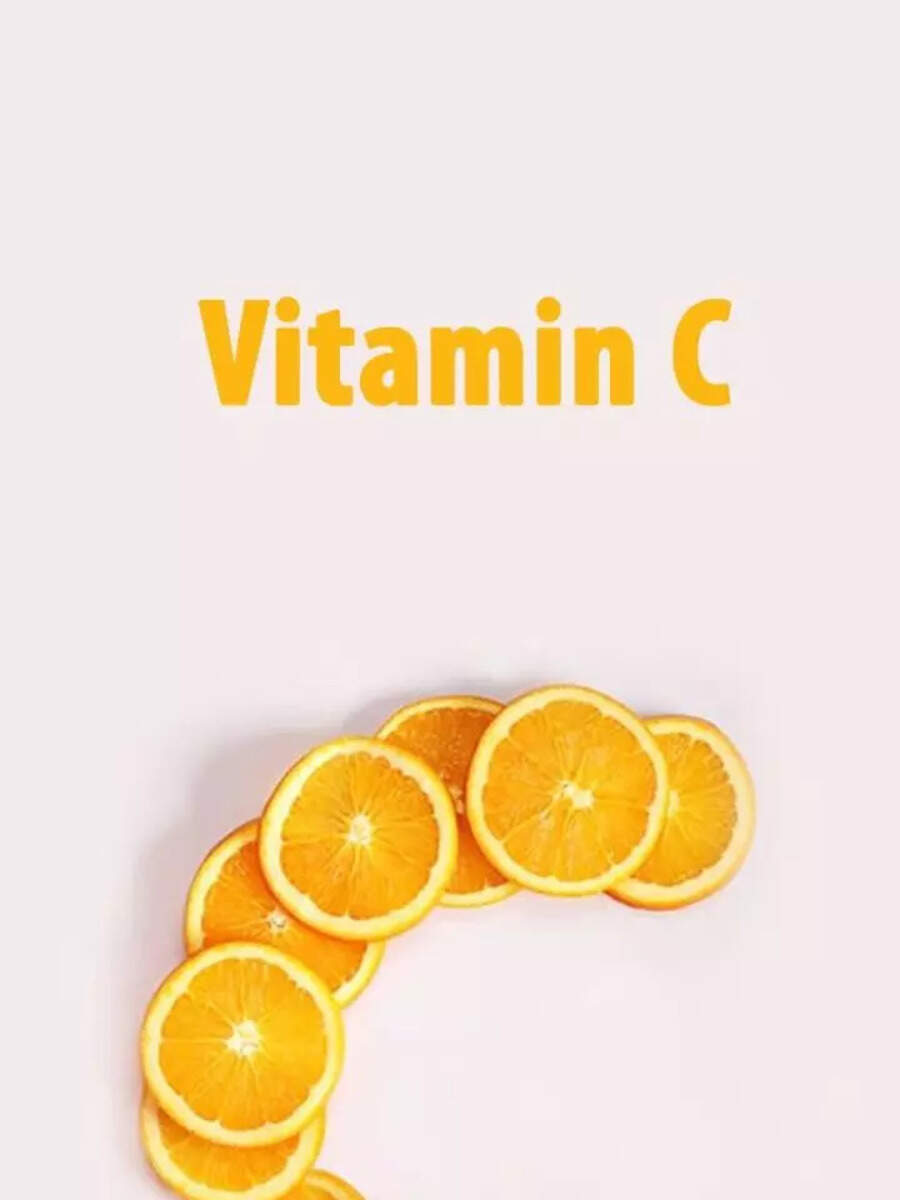 हिवाळ्यात Vitamin C च्या कमतरतेमुळं दिसणारी लक्षणं Symptoms of