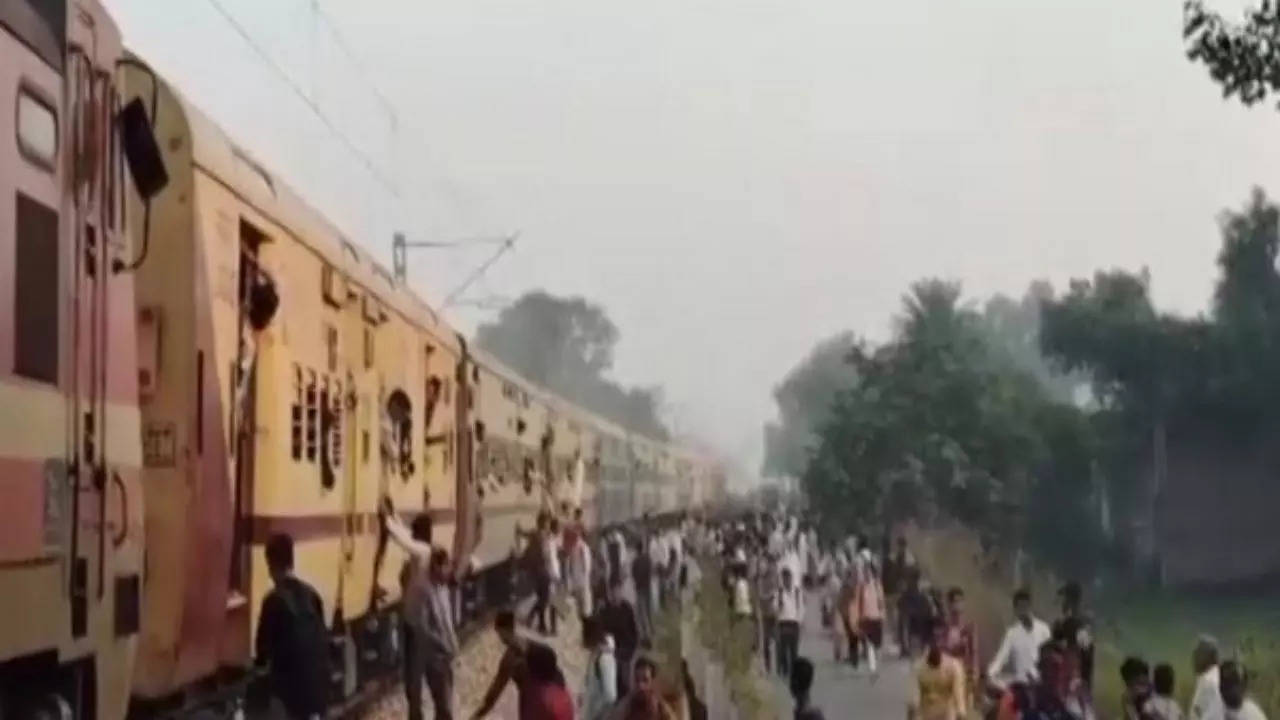 Fire in Anwarganj-Kasganj Express