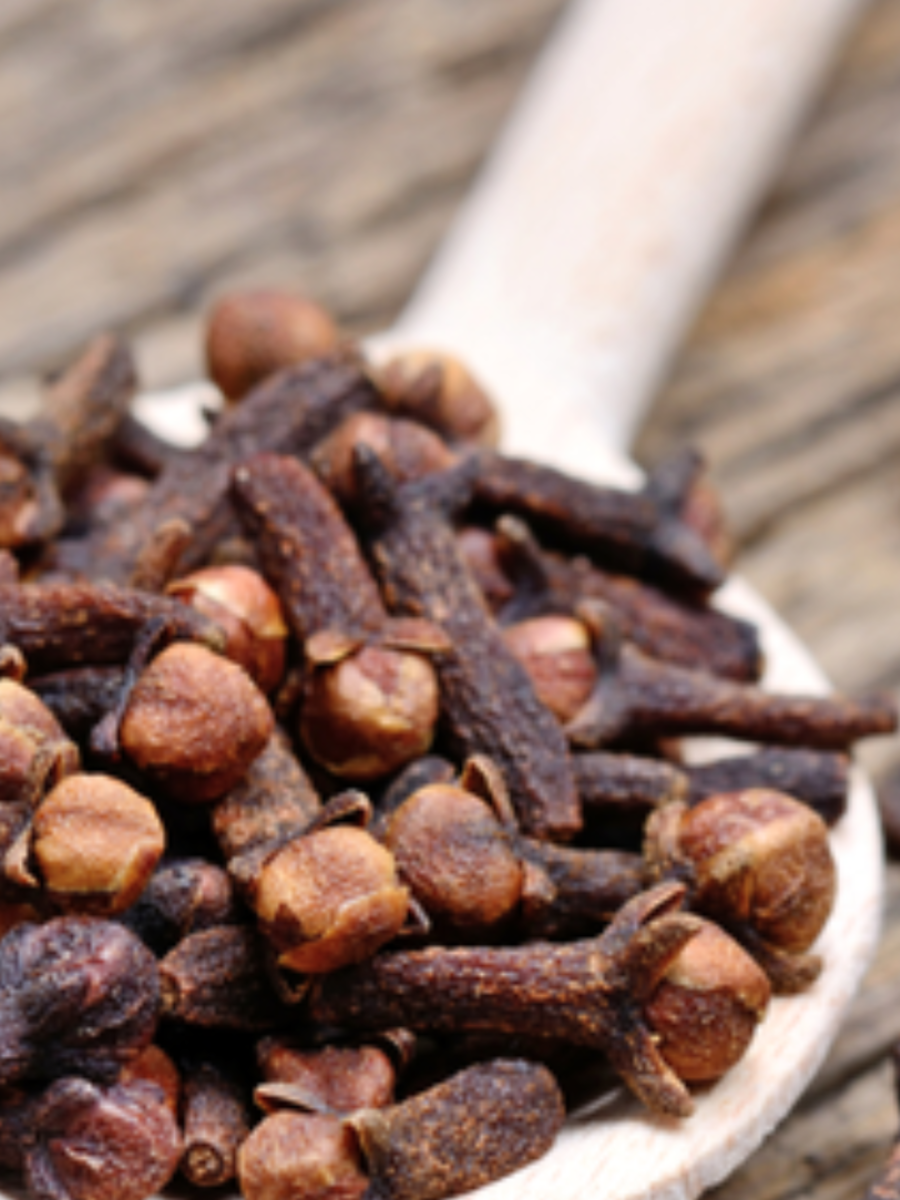 eat cloves on an empty stomach for amazing health benefits रिकाम्या