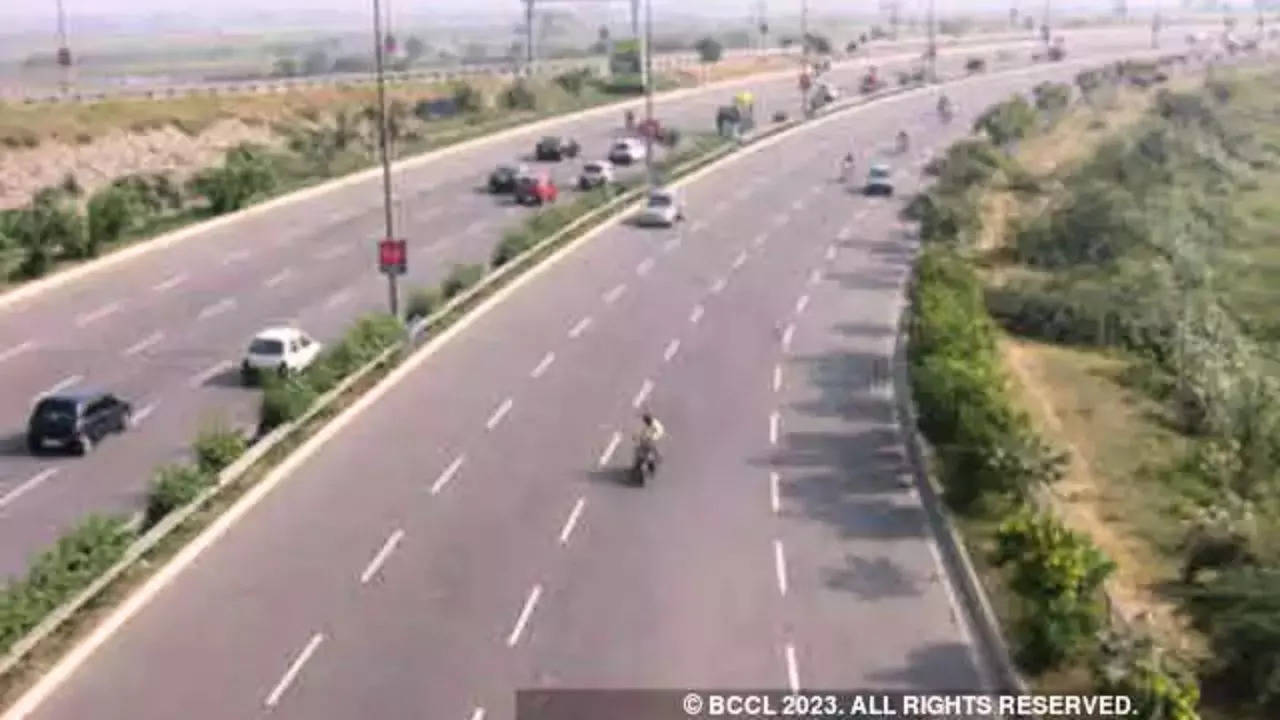 Delhi Dehradun Expressway : Full Speed से हो रहा है Pillar Cap का काम 🔥 |  Mandola To EPE Update - YouTube