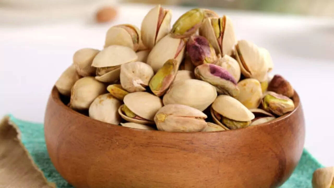 Amazing Health benefits of eating soaked pistachios on an empty stomach