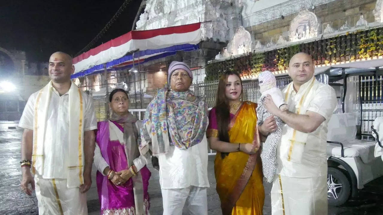 lalu yadav family at tirupati balaji