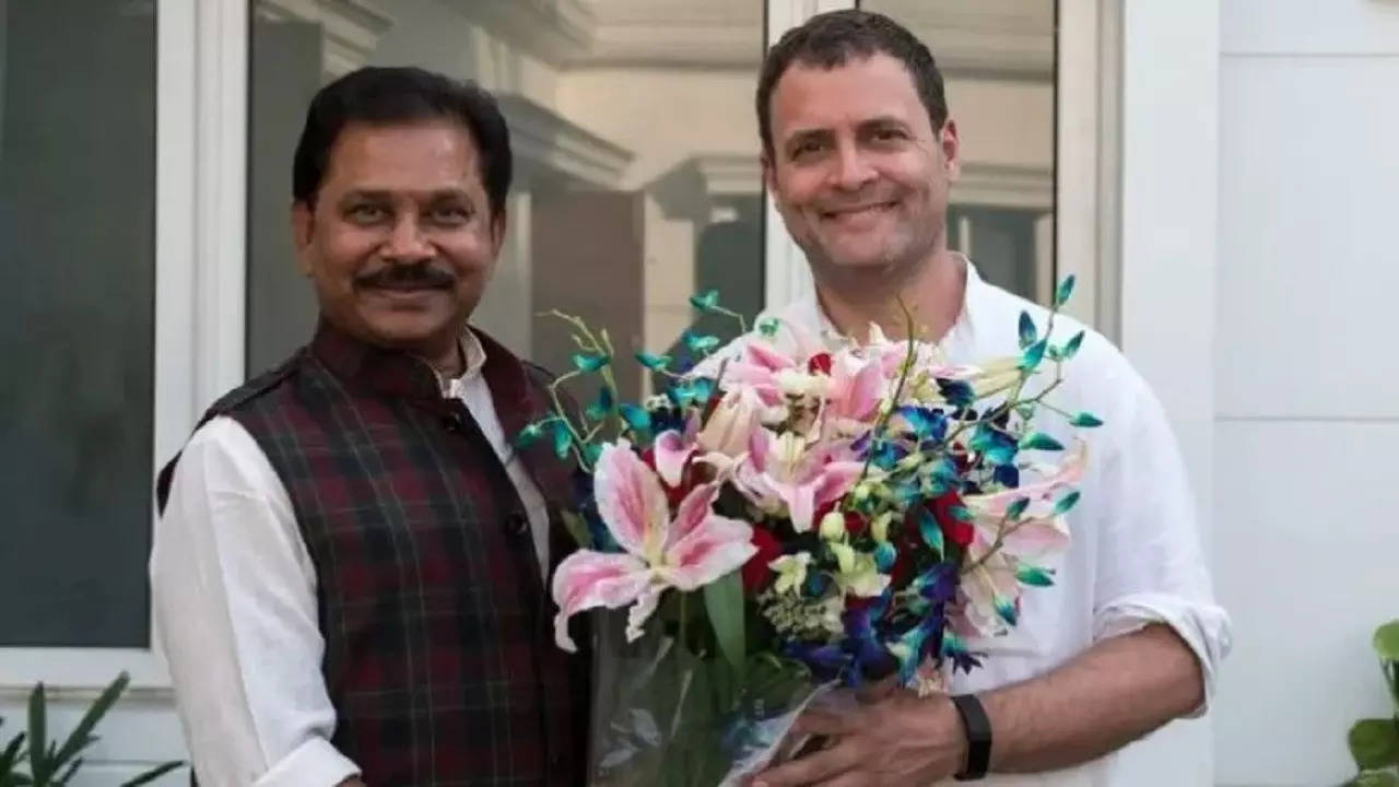 Dhiraj Sahu with Rahul Gandhi