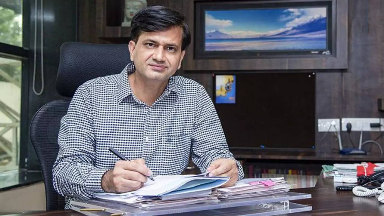 CBFC के सीईओ पद से हटाए गए रविंद्र भाकर