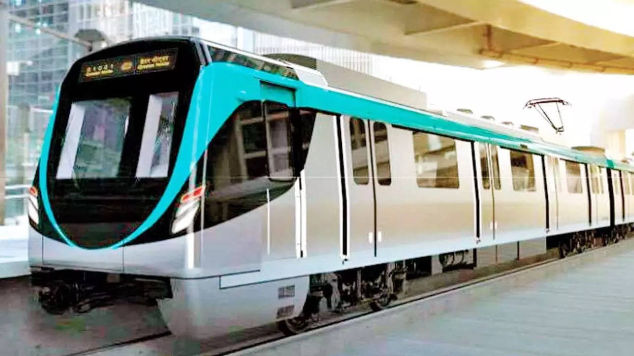 Noida Metro will Connect to Sector 61 Automatic Travelator Build between Sector 51 and 52