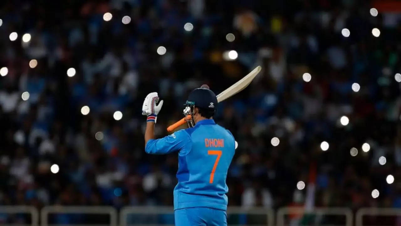 MS Dhoni number 7 jersey