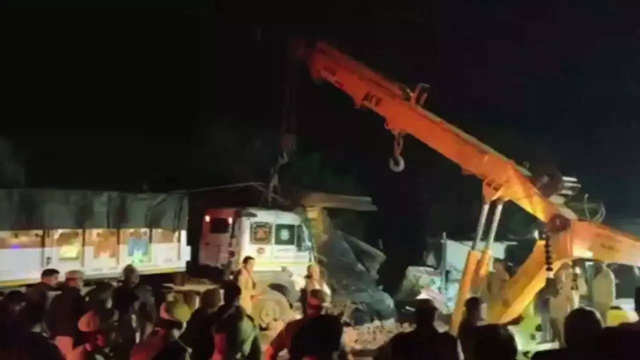 Etawah Road Accident Uncontrolled Dumper Truck Rammed into Dhaba