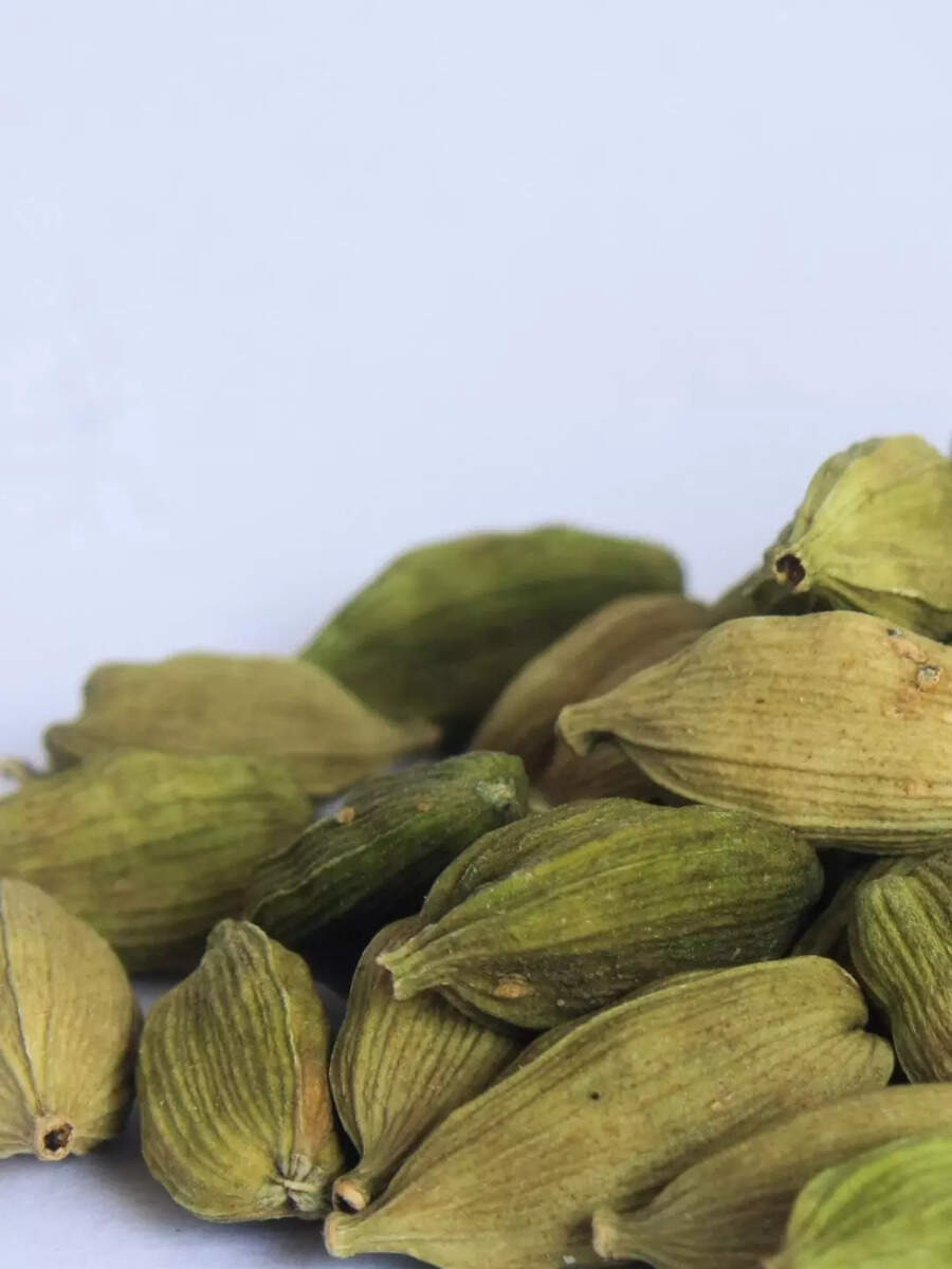 10 health benefits of chewing a cardamom मोठा ताण कमी करू शकते छोटीशी
