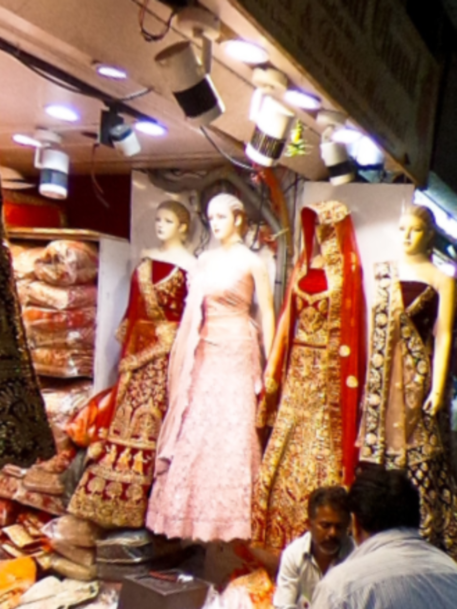 five cheap markets in lucknow know about location कपड़ों से लेकर राशन